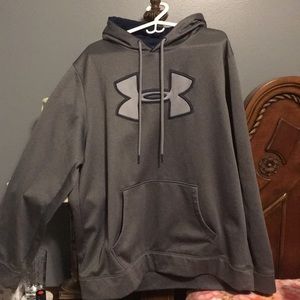 Under armor men’s sweatshirt
